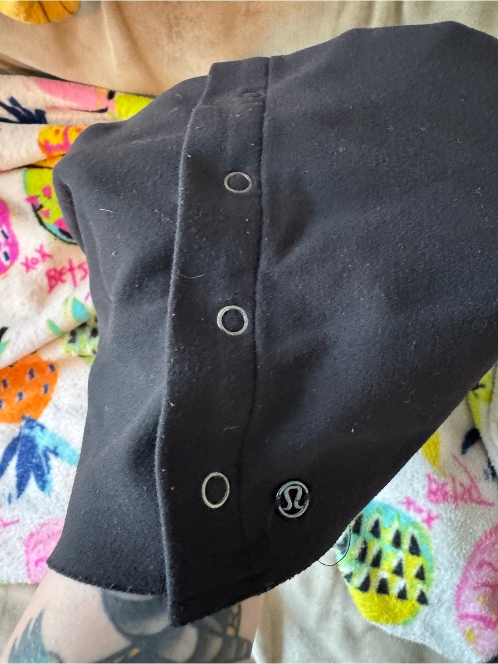 Lululemon Black Snap Detail Scarf